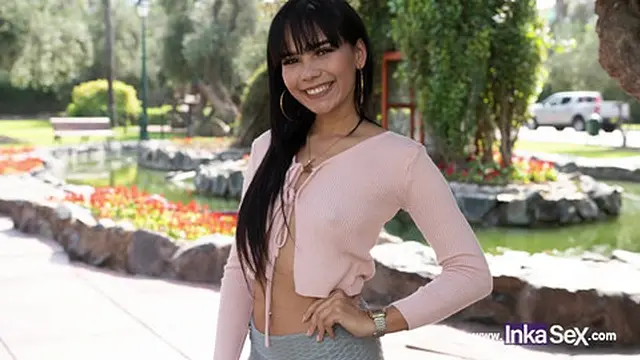 Tiny Venezuelan girl seduced by Peruvian guy′s large penis🍆