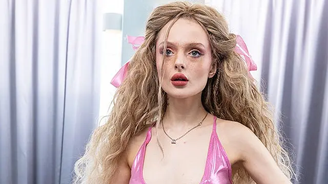 Tiny &mdash;  flexible ′doll′ gets annihilated by giant &mdash;  brutish cock🌭