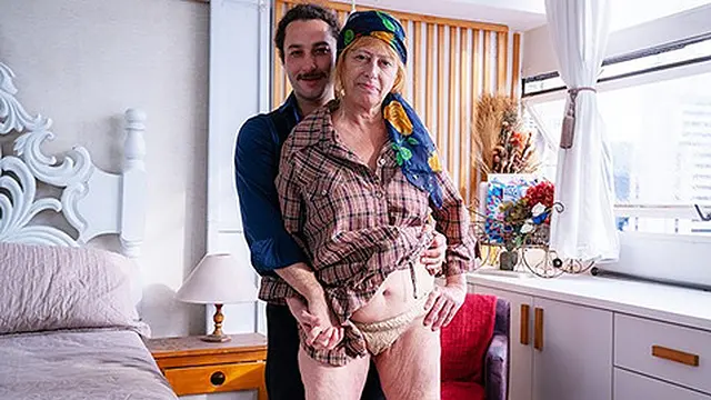 first time with an old lady′s ass🍑