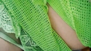 Mulher casada vai para casa do amante 