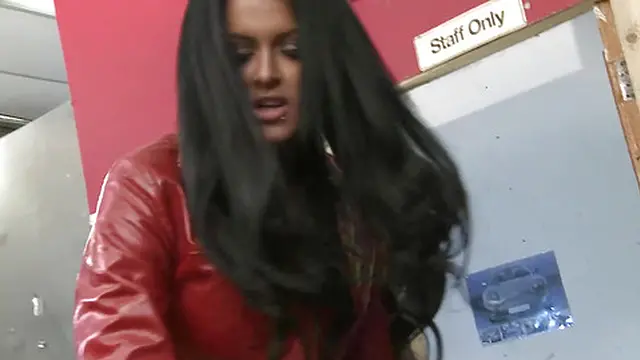 Stacey′s Hot &mdash;  Cheap &mdash;  and Ready