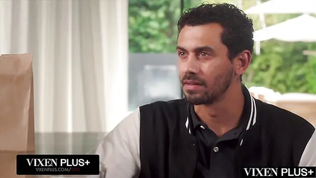 VixenPlus Anal👌 Craving milf Savannah Tempts Stud