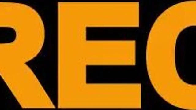 Blonde HOT MOM opens her perfect booty to anal fisting